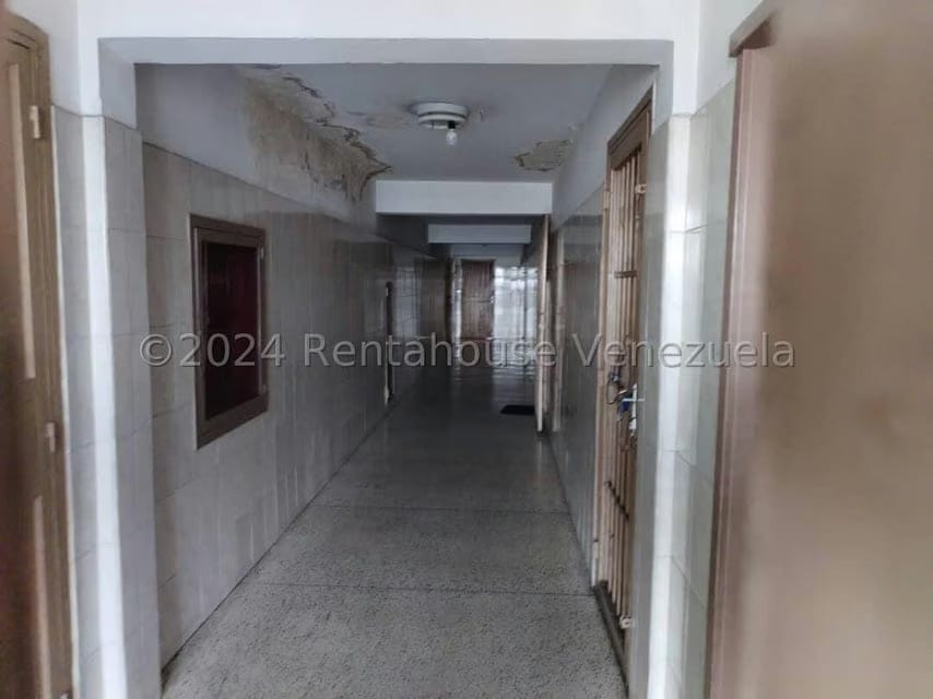 Comercial (Edificio) en Venta en Avenida Bolivar Sur, Carabobo - 65