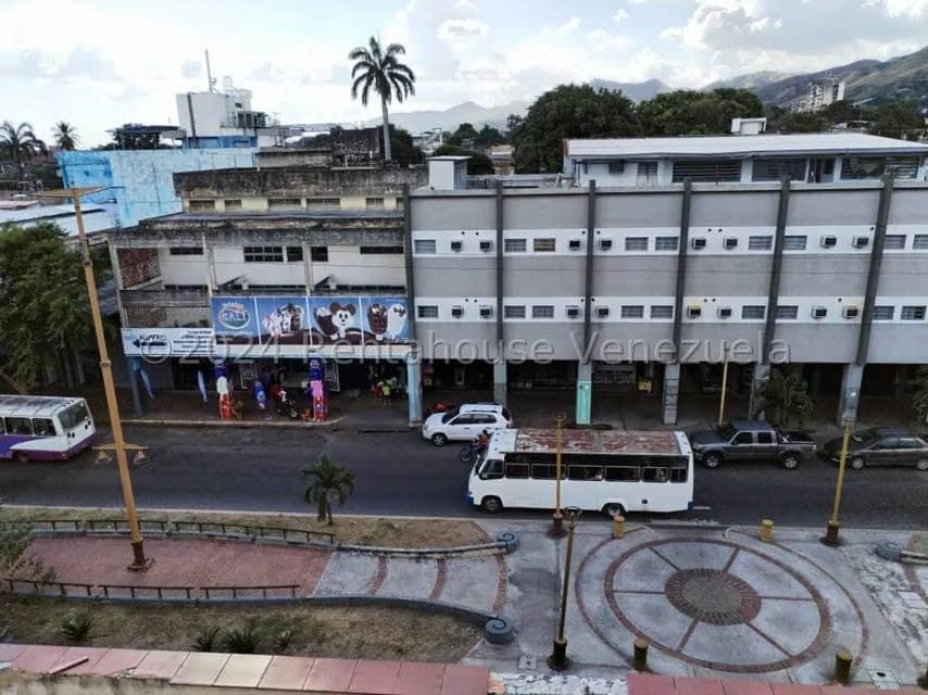 Comercial (Edificio) en Venta en Avenida Bolivar Sur, Carabobo - 75