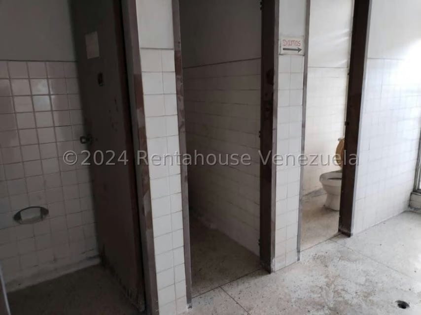 Comercial (Edificio) en Venta en Avenida Bolivar Sur, Carabobo - 76