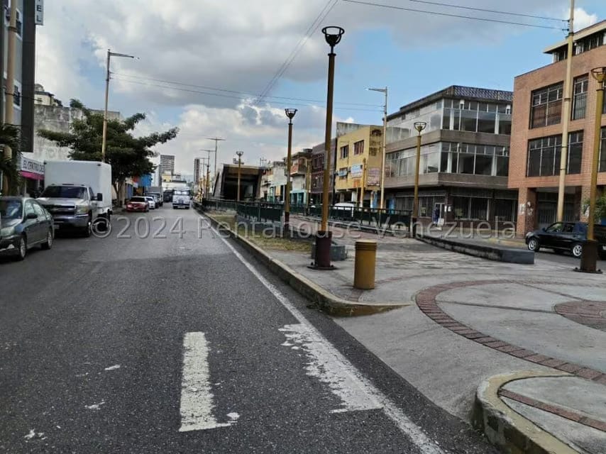 Comercial (Edificio) en Venta en Avenida Bolivar Sur, Carabobo - 78