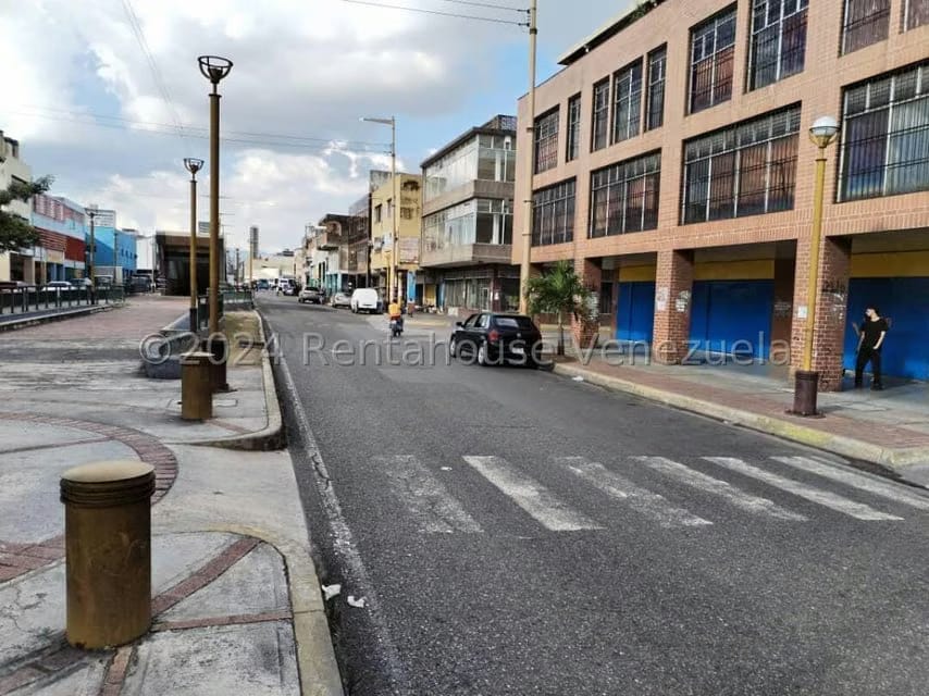 Comercial (Edificio) en Venta en Avenida Bolivar Sur, Carabobo - 79