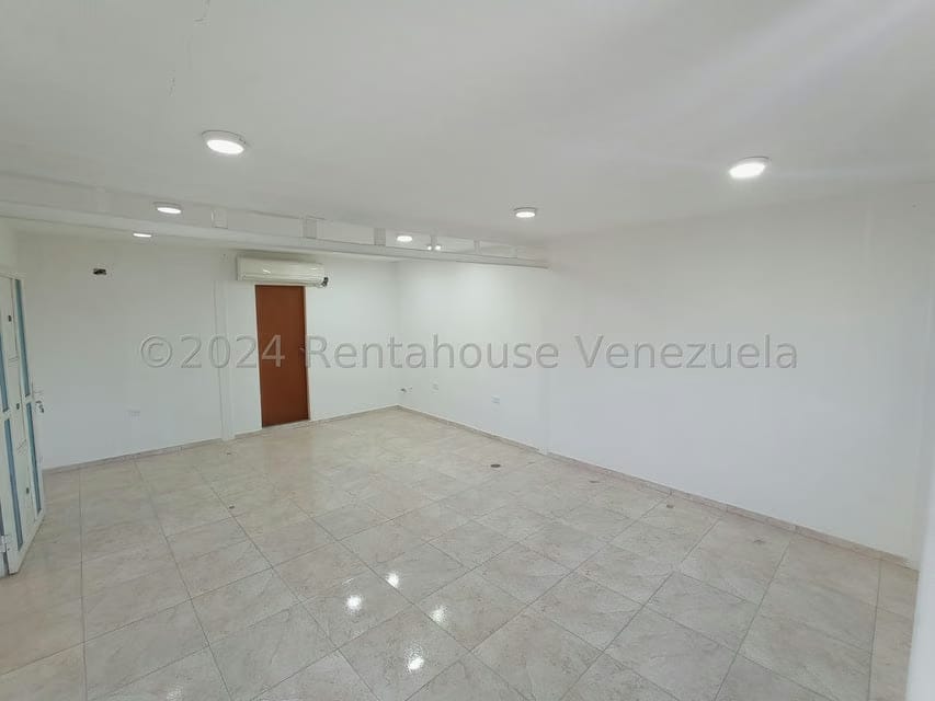 Comercial (Local Comercial) en Alquiler en Centro, Lara - 3