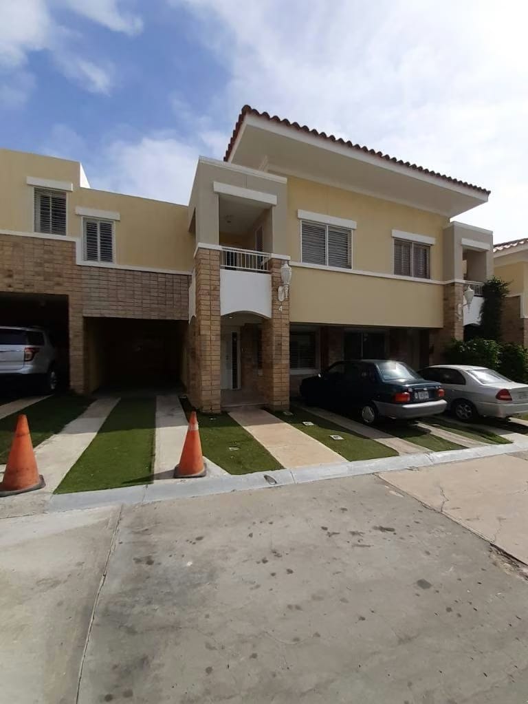 Excliusiva Villa en Av El Milagro Maracaibo