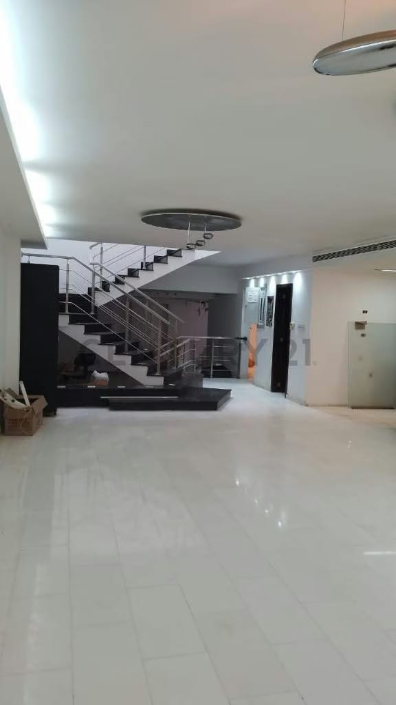 Excliusiva Villa en Av El Milagro Maracaibo - 4