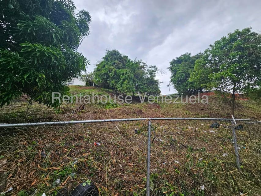 Terreno (Residencial) en Venta en Prados del Este, Distrito Metropolitano - 4