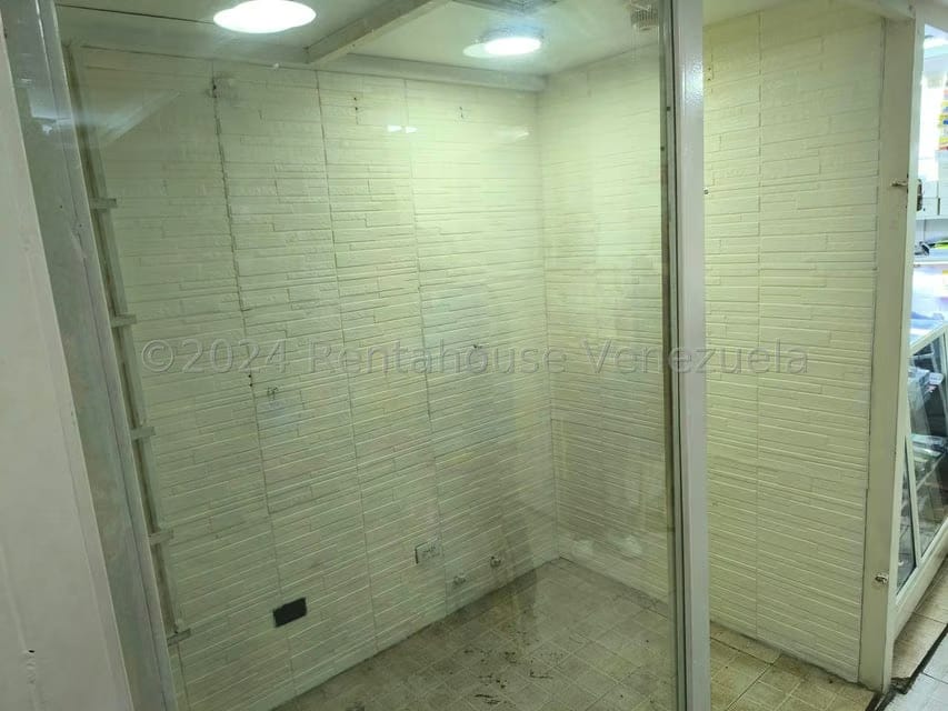 Comercial (Local Comercial) en Alquiler en Parroquia La Candelaria, Distrito Metropolitano - 3