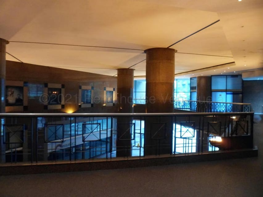 Comercial (Local Comercial) en Venta en El Rosal, Distrito Metropolitano - 33