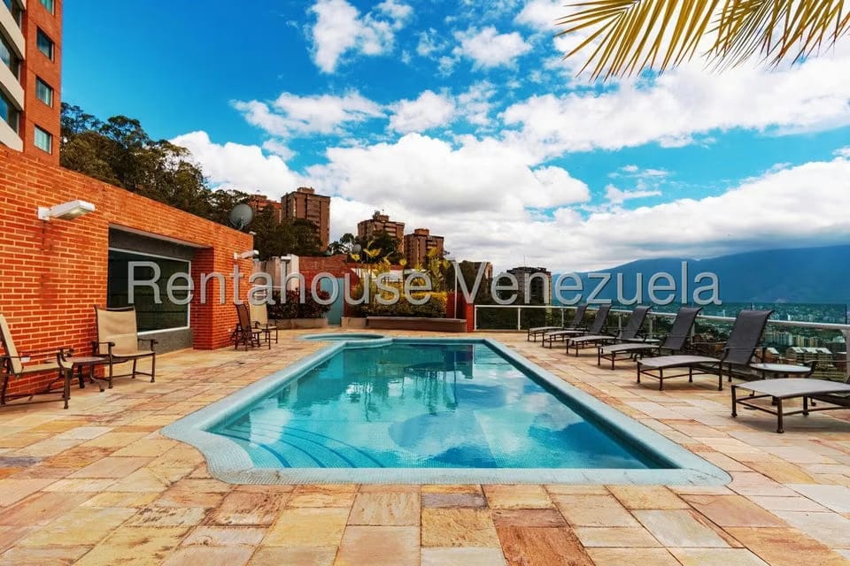 Apartamento (Duplex) en Venta en Lomas del Sol, Distrito Metropolitano - 2