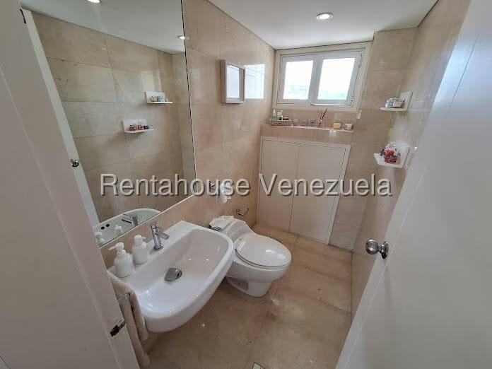 Apartamento (Duplex) en Venta en Las Mesetas de Santa Rosa de Lima, Distrito Metropolitano - 12