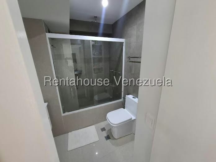 Apartamento (Duplex) en Venta en Las Mesetas de Santa Rosa de Lima, Distrito Metropolitano - 23
