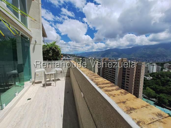 Apartamento (Duplex) en Venta en Las Mesetas de Santa Rosa de Lima, Distrito Metropolitano - 4