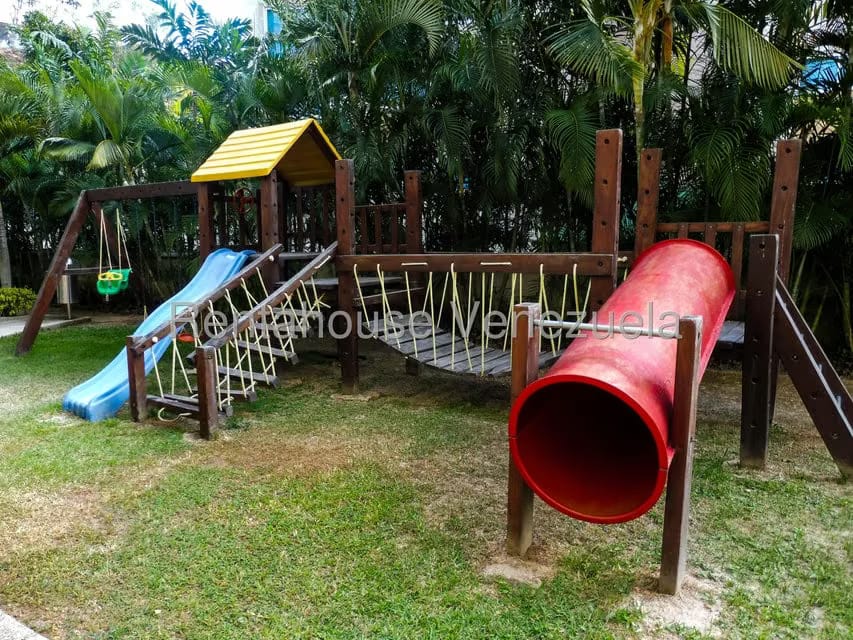 Apartamento (Duplex) en Venta en Las Mesetas de Santa Rosa de Lima, Distrito Metropolitano - 32
