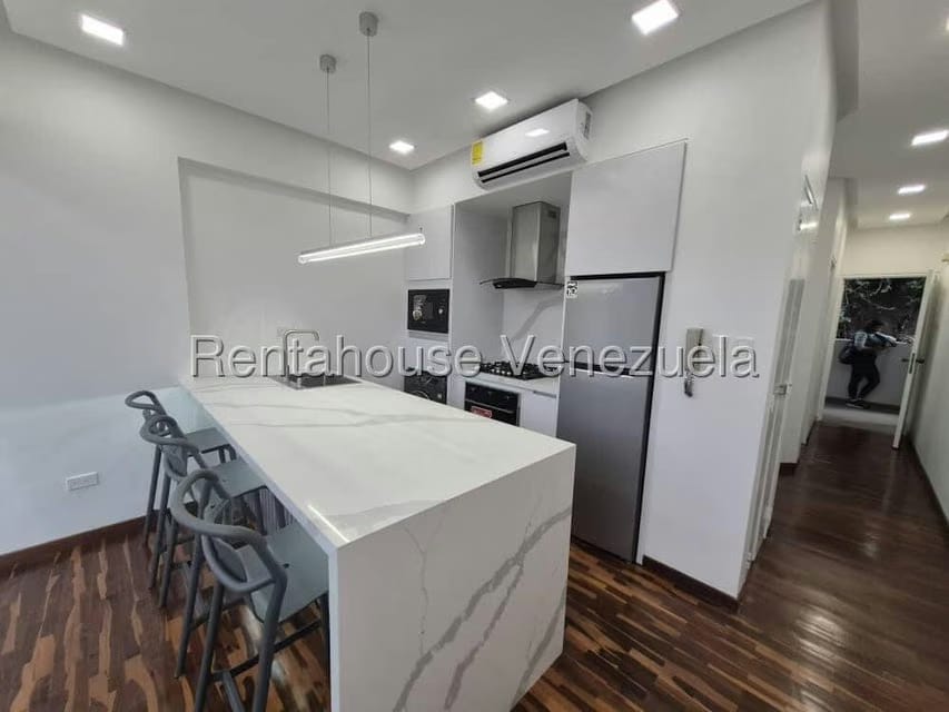 Apartamento (1 Nivel) en Alquiler en Colinas de Bello Monte, Distrito Metropolitano - 4