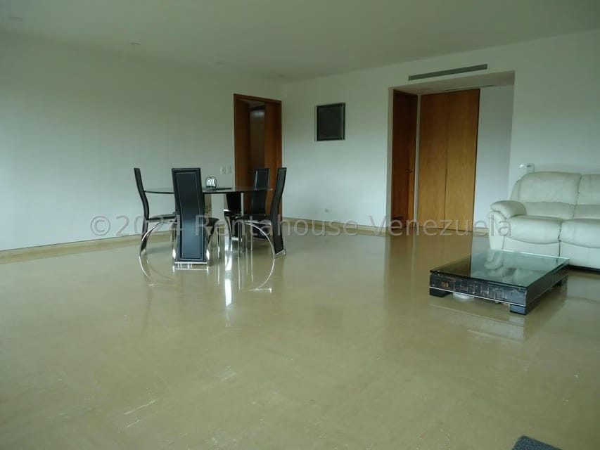 Apartamento (1 Nivel) en Venta en Campo Alegre, Distrito Metropolitano - 2