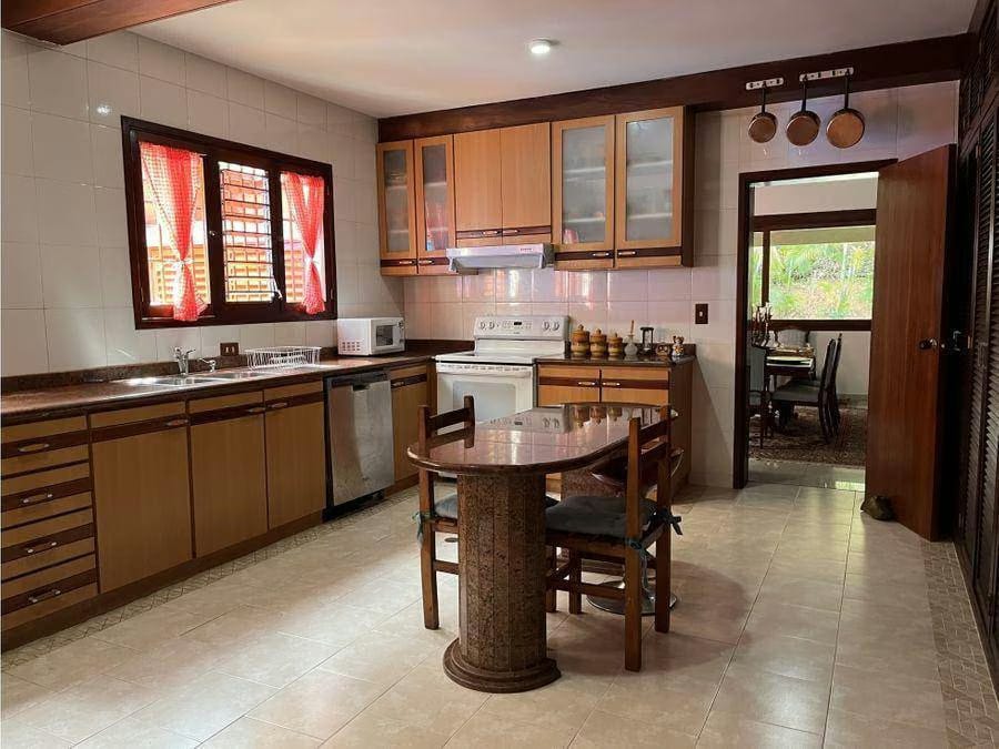 Venta Hermosa Casa en Colinas de Tamanaco - 3