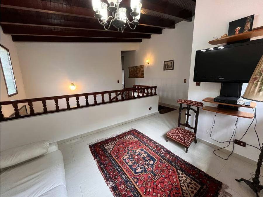 Venta Hermosa Casa en Colinas de Tamanaco - 4