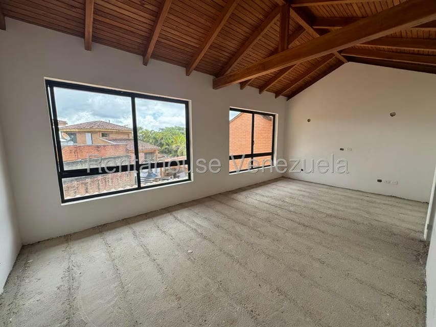 Casa (Duplex) en Venta en Oripoto, Distrito Metropolitano - 15