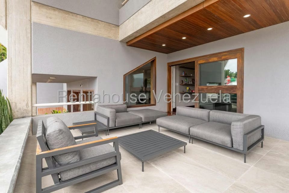Casa (Multipes Niveles) en Venta en Cerro Verde, Distrito Metropolitano - 23