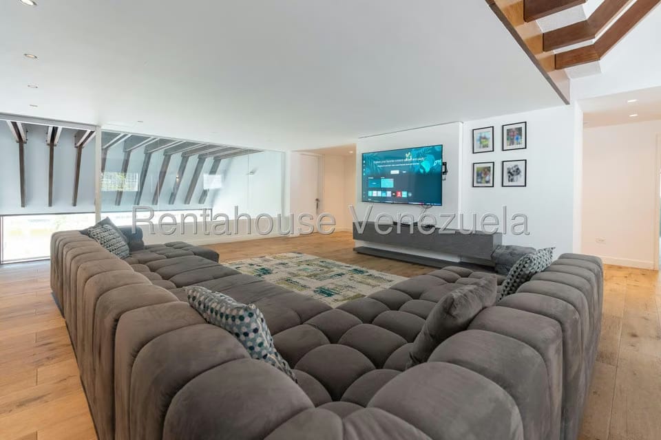 Casa (Multipes Niveles) en Venta en Cerro Verde, Distrito Metropolitano - 32