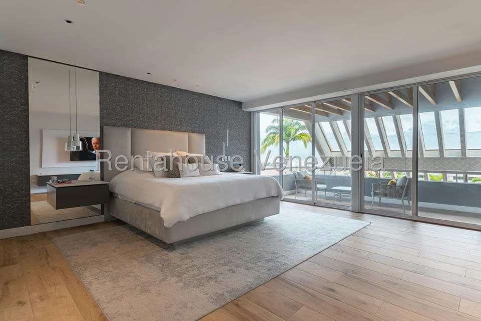 Casa (Multipes Niveles) en Venta en Cerro Verde, Distrito Metropolitano - 34