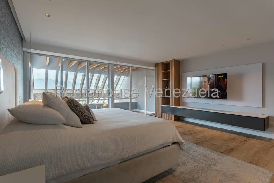 Casa (Multipes Niveles) en Venta en Cerro Verde, Distrito Metropolitano - 35