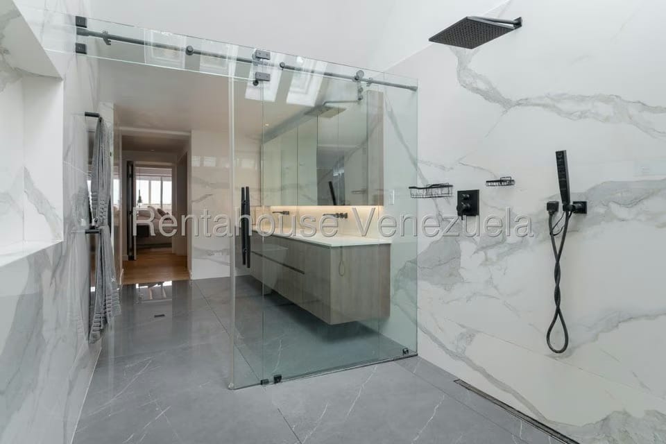 Casa (Multipes Niveles) en Venta en Cerro Verde, Distrito Metropolitano - 44