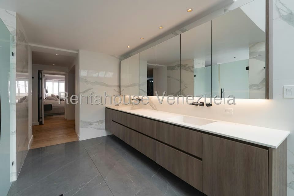 Casa (Multipes Niveles) en Venta en Cerro Verde, Distrito Metropolitano - 45