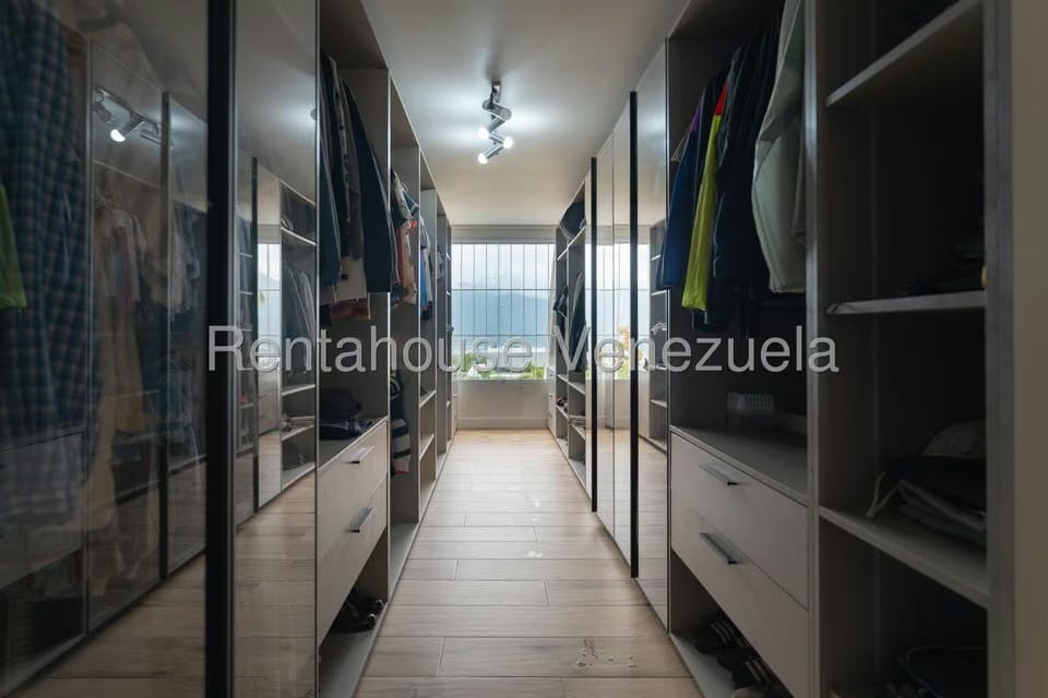 Casa (Multipes Niveles) en Venta en Cerro Verde, Distrito Metropolitano - 47
