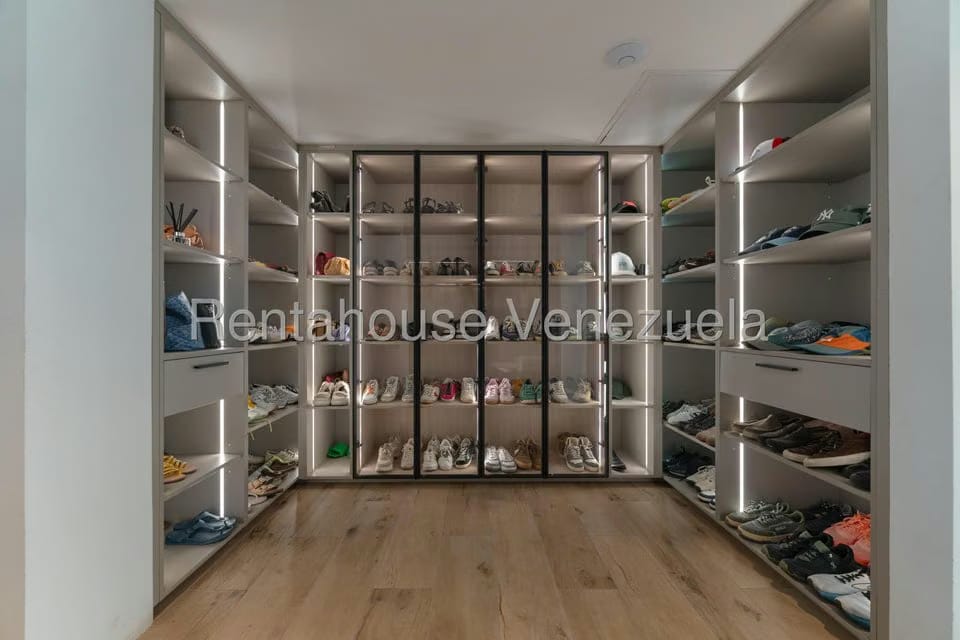 Casa (Multipes Niveles) en Venta en Cerro Verde, Distrito Metropolitano - 48