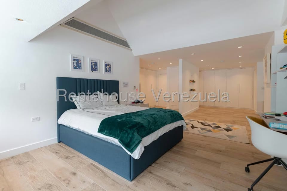 Casa (Multipes Niveles) en Venta en Cerro Verde, Distrito Metropolitano - 60