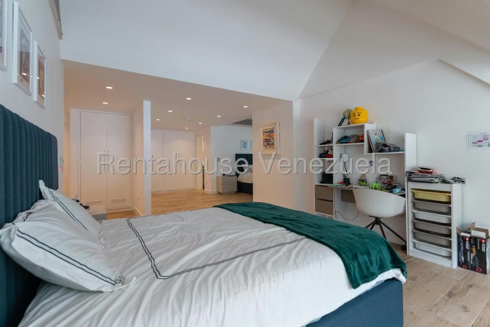 Casa (Multipes Niveles) en Venta en Cerro Verde, Distrito Metropolitano - 61