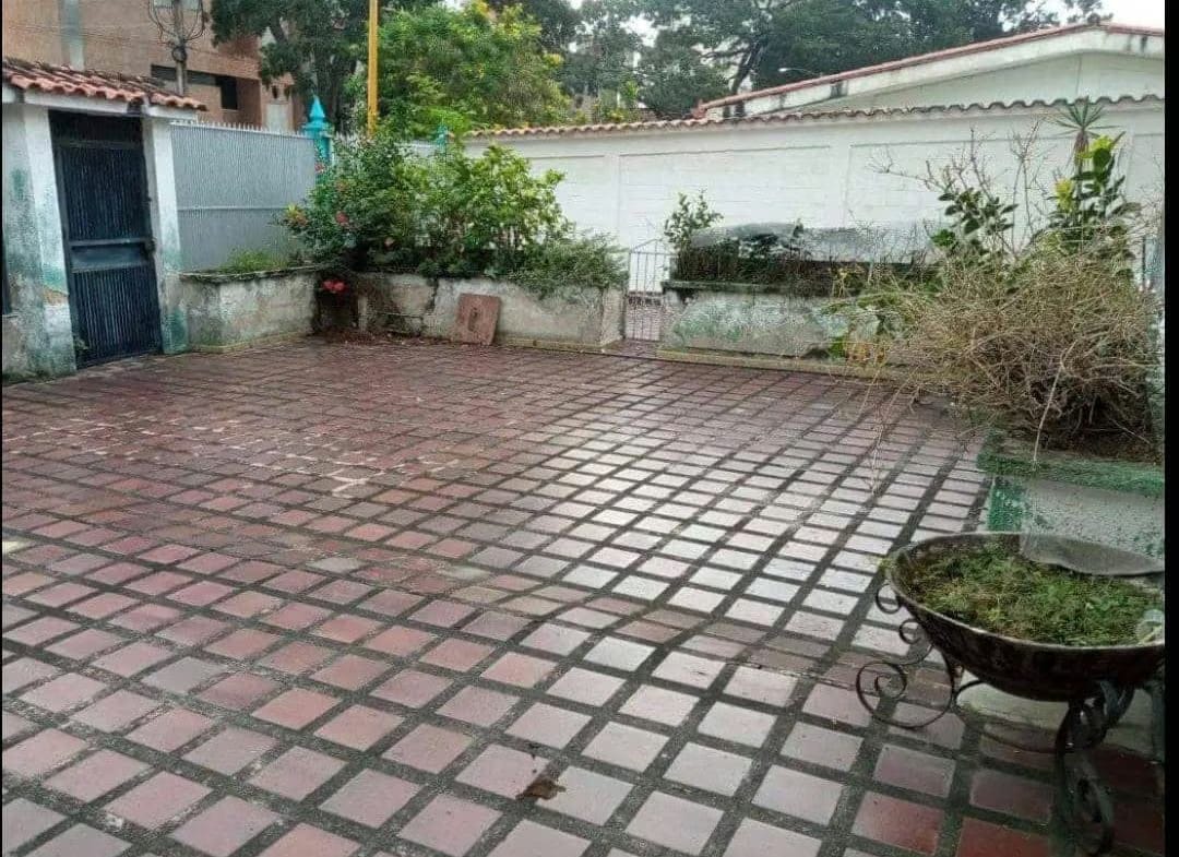 SE ALQUILA ESPACIO AMPLIO PARA NEGOCIO DE COMIDA - 2