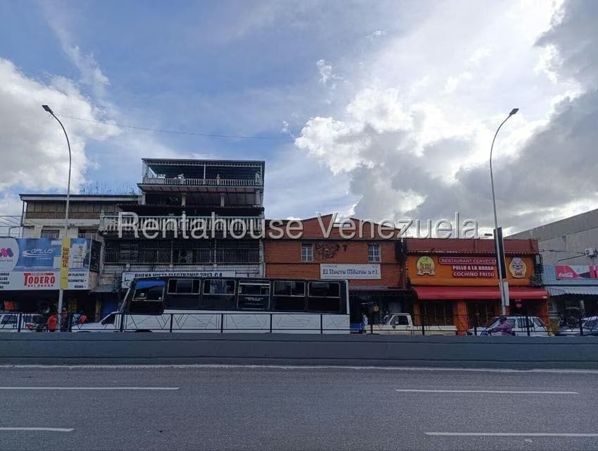 Comercial (Local Comercial) en Venta en Petare, Distrito Metropolitano - 2