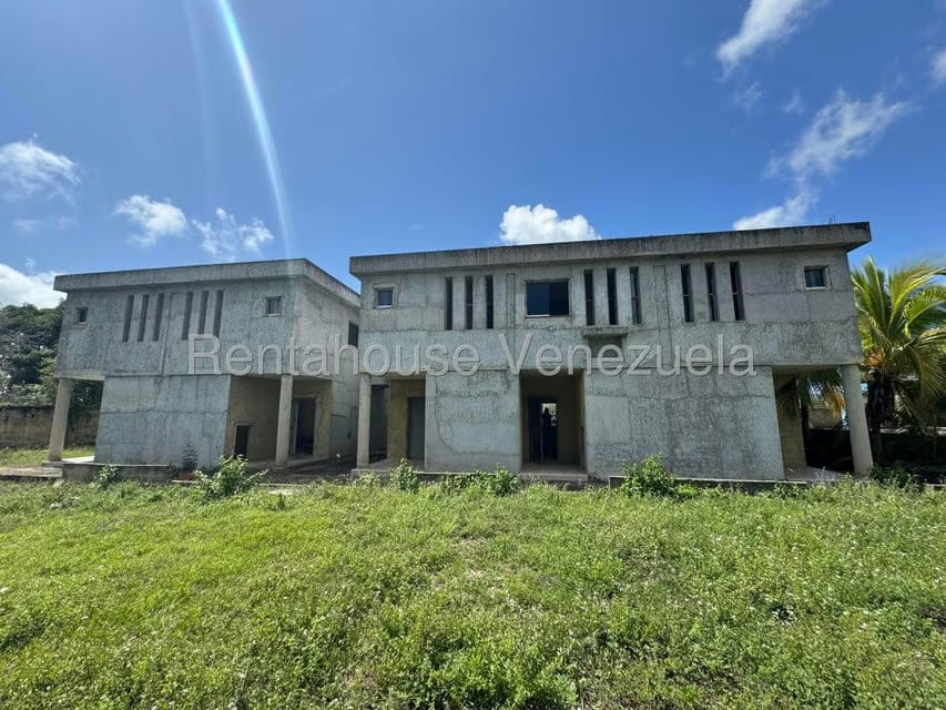 Townhouse (Duplex) en Venta en Carenero, Miranda