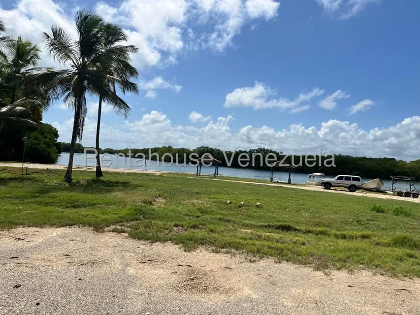 Townhouse (Duplex) en Venta en Carenero, Miranda - 24