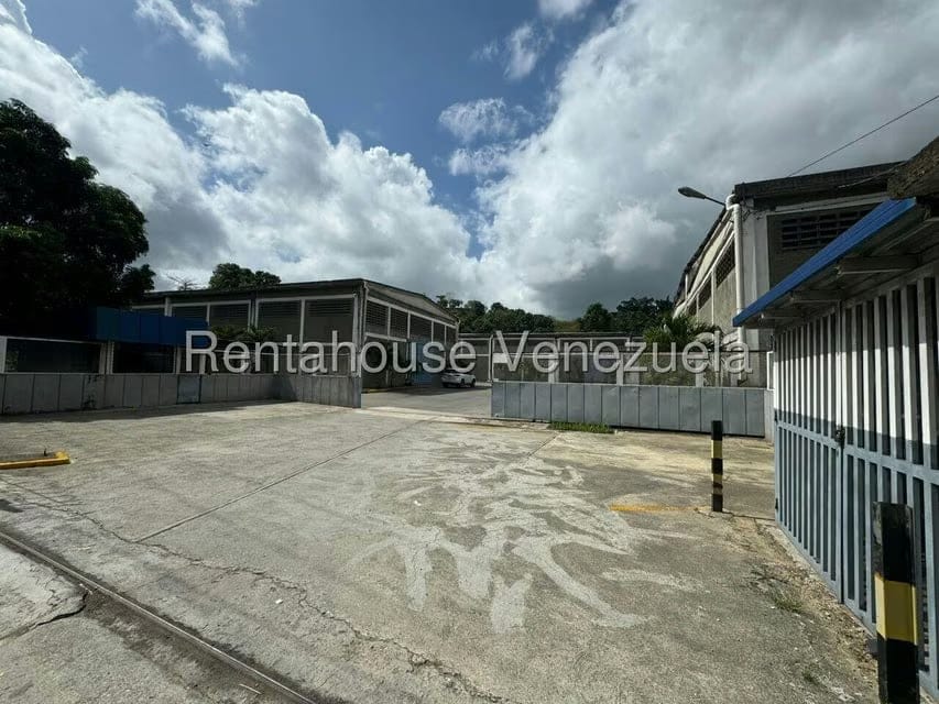 Comercial (Local Comercial) en Venta en Guatire, Miranda - 2
