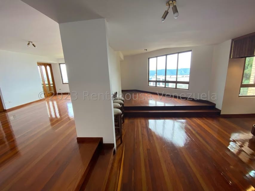 Apartamento (1 Nivel) en Alquiler en Los Naranjos del Cafetal, Distrito Metropolitano - 11