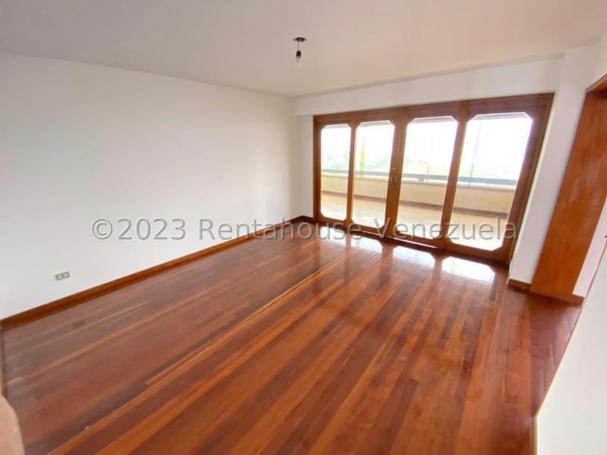 Apartamento (1 Nivel) en Alquiler en Los Naranjos del Cafetal, Distrito Metropolitano - 15