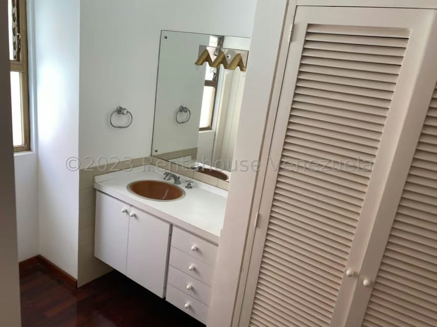 Apartamento (1 Nivel) en Alquiler en Los Naranjos del Cafetal, Distrito Metropolitano - 24