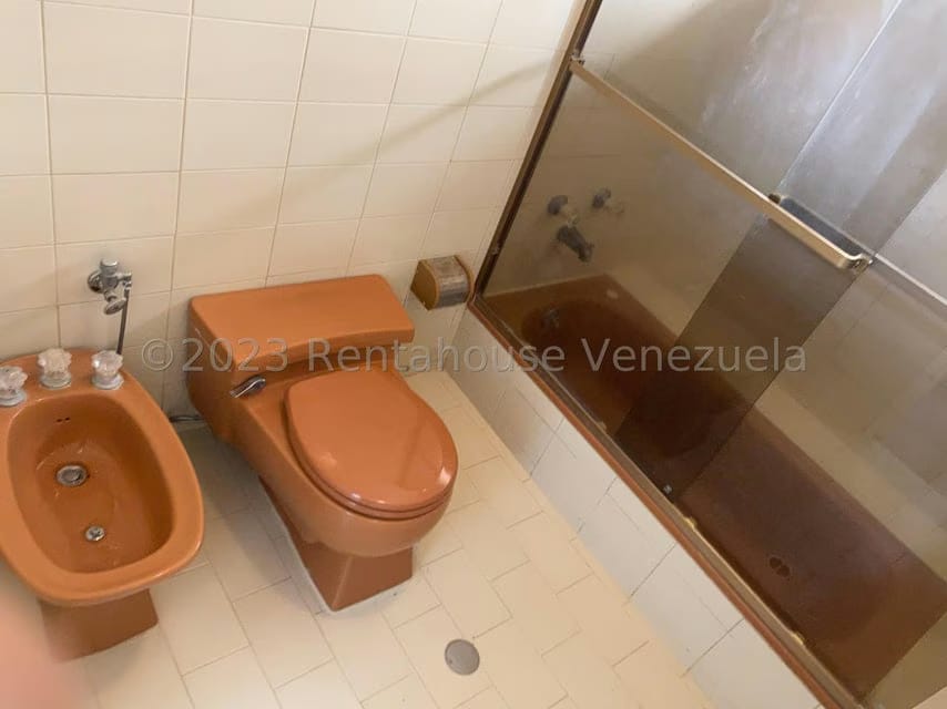 Apartamento (1 Nivel) en Alquiler en Los Naranjos del Cafetal, Distrito Metropolitano - 25