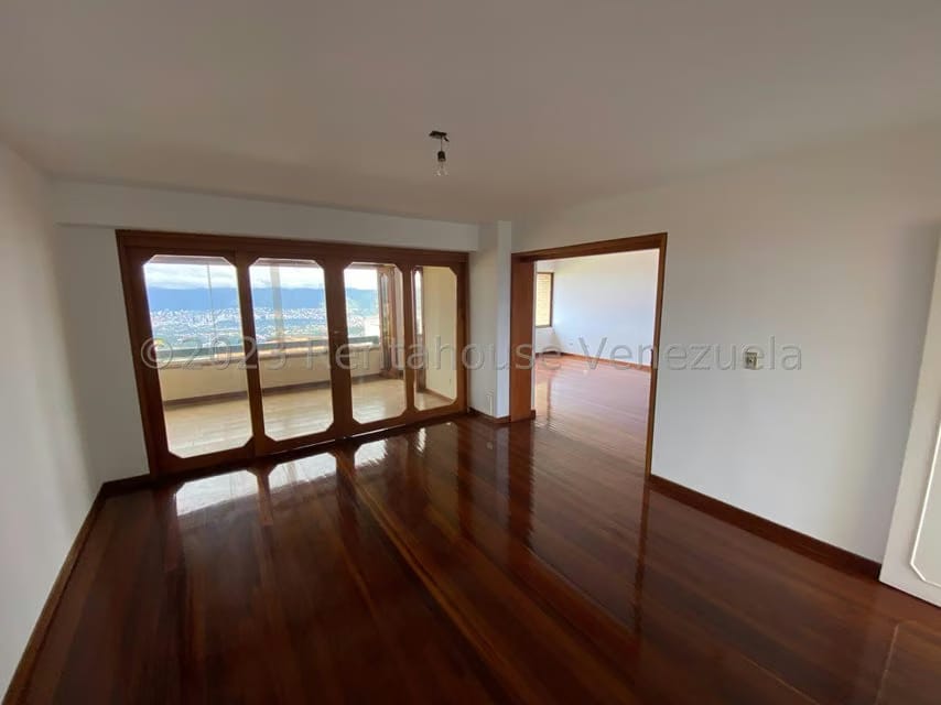 Apartamento (1 Nivel) en Alquiler en Los Naranjos del Cafetal, Distrito Metropolitano - 5