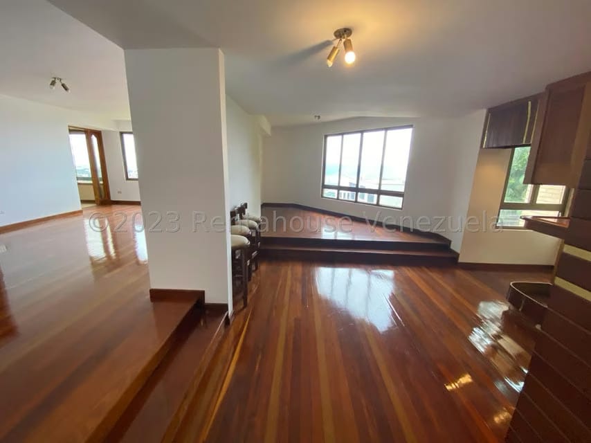 Apartamento (1 Nivel) en Alquiler en Los Naranjos del Cafetal, Distrito Metropolitano - 45