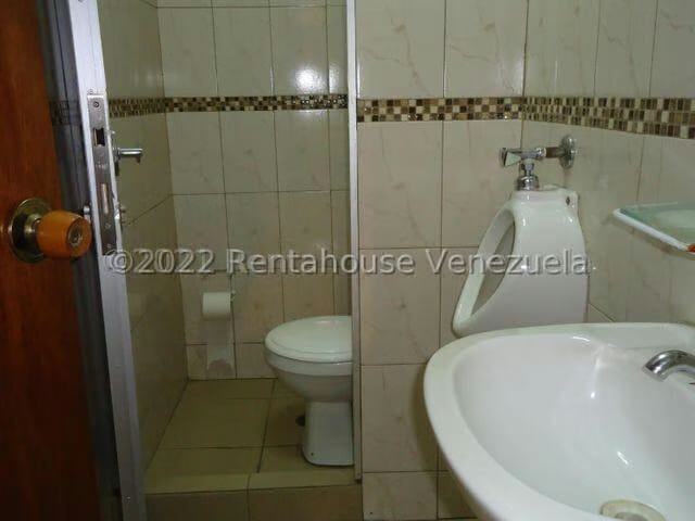 Comercial (Galpon - Deposito) en Venta en Sarria, Distrito Metropolitano - 11