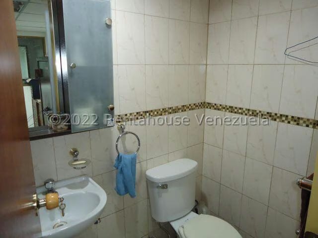 Comercial (Galpon - Deposito) en Venta en Sarria, Distrito Metropolitano - 17