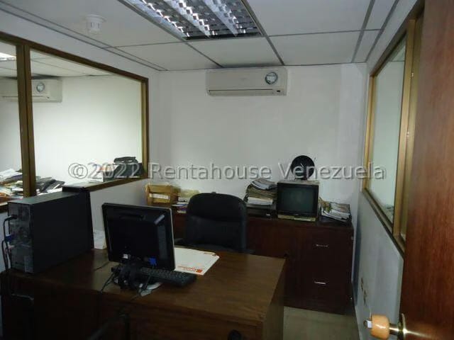 Comercial (Galpon - Deposito) en Venta en Sarria, Distrito Metropolitano - 19