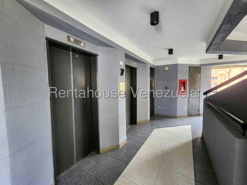 Apartamento (1 Nivel) en Alquiler en El Rosal, Distrito Metropolitano - 12