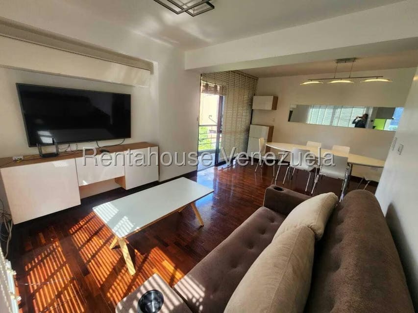Apartamento (1 Nivel) en Alquiler en El Rosal, Distrito Metropolitano - 3