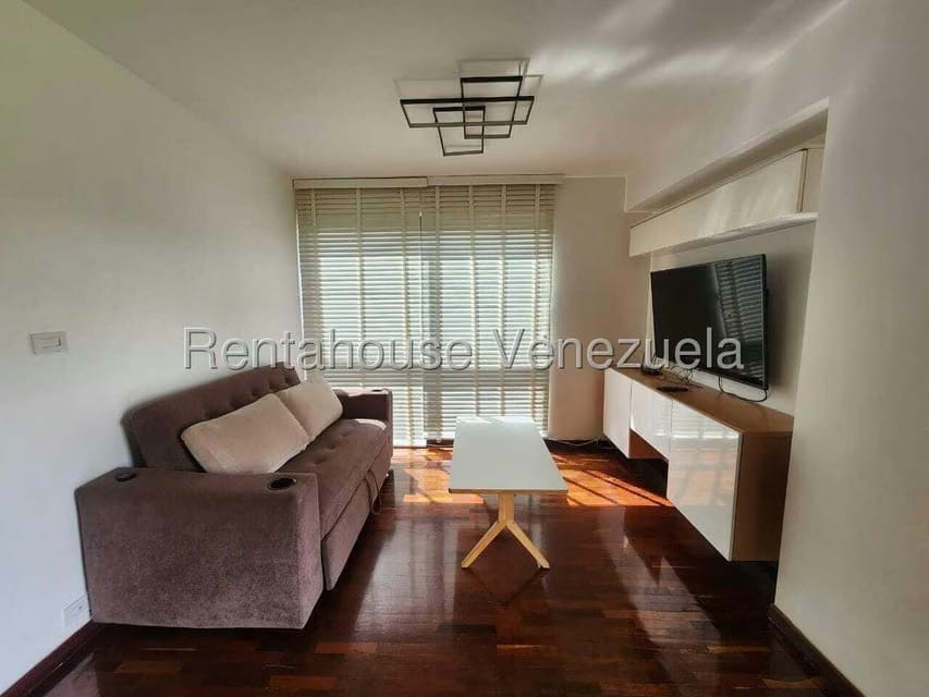 Apartamento (1 Nivel) en Alquiler en El Rosal, Distrito Metropolitano - 4