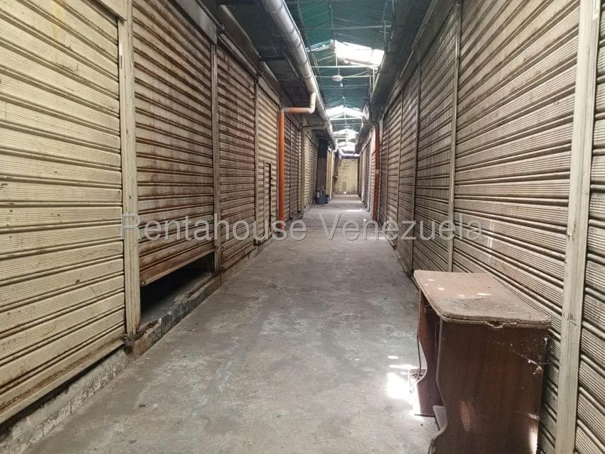 Comercial (Local Comercial) en Venta en Parroquia Santa Teresa, Distrito Metropolitano - 23