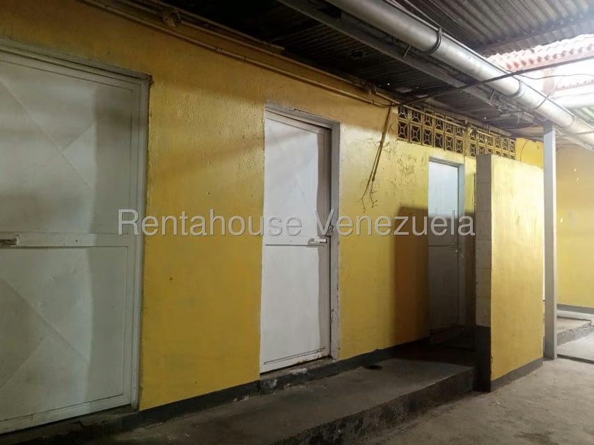Comercial (Local Comercial) en Venta en Parroquia Santa Teresa, Distrito Metropolitano - 8